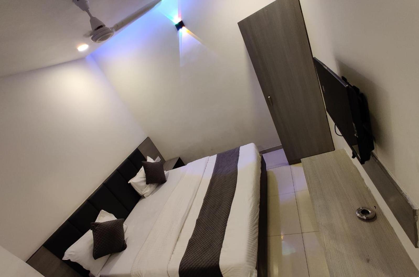 Hotel Selfie Inn 아흐메다바드 외부 사진